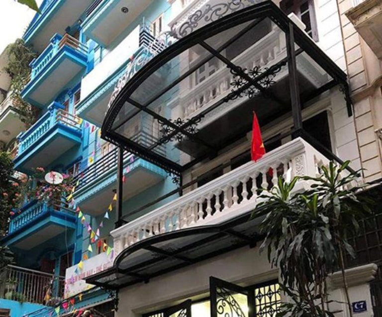 Mẫu mái hiên sắt nghệ thuật độc đáo cho nhà phố